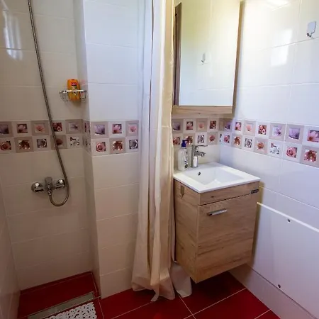 Milazio Apartment *